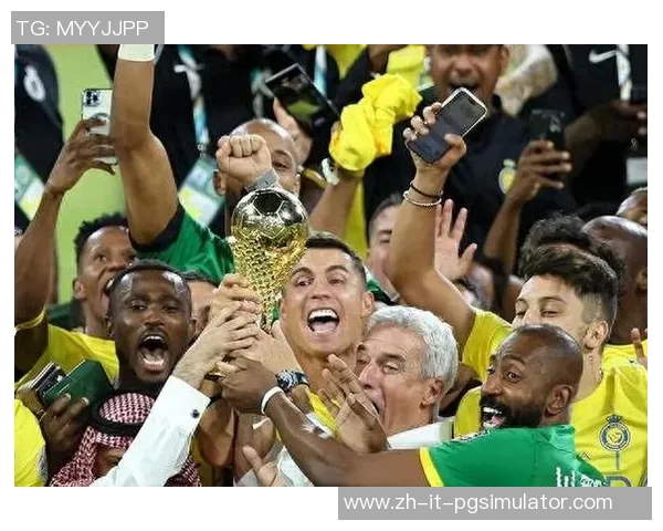 足球巨星捧起荣誉奖杯瞬间展现辉煌成就与不懈奋斗精神 足球巨星捧起荣誉奖杯瞬间展现辉煌成就与不懈奋斗精神